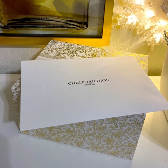 DIOR Holiday Gift Box - Picture 15 of 15
